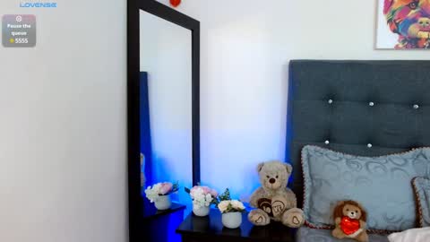 Snapshot of leonacutecam chatting on January 2025 11:24:01 PM LUCY online show from January 2025 11:24:01 PM