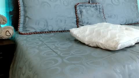 Snapshot of leonacutecam chatting on January 2025 10:43:01 PM LUCY online show from January 2025 10:43:01 PM