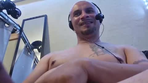 Snapshot of leonar0101 chatting on December 2024 04:28:02 AM leonar0101 online show from December 2024 04:28:02 AM