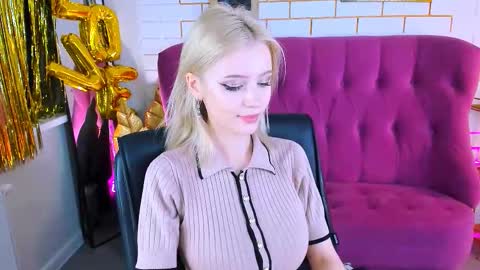 Snapshot of leonastone chatting on September 2025 05:05:02 PM leonastone online show from September 2025 05:05:02 PM