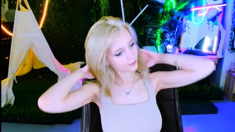 Snapshot of leonastone chatting on November 2025 06:28:01 PM leonastone online show from November 2025 06:28:01 PM