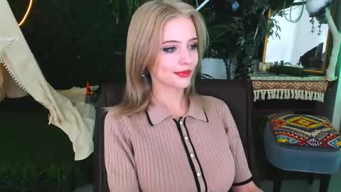 Snapshot of leonastone chatting on December 2025 06:06:01 PM leonastone online show from December 2025 06:06:01 PM