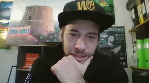 Snapshot of leonidascum chatting on December 2025 10:42:01 AM leonidascum online show from December 2025 10:42:01 AM