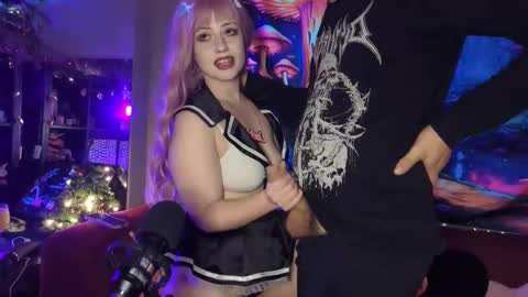 Leonita and Leon online show from December 2025 11:54:01 PM