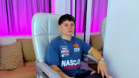 Leo  online show from November 2025 04:33:02 AM