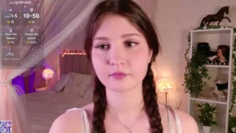 Nicole Moore online show from December 2025 03:41:02 PM