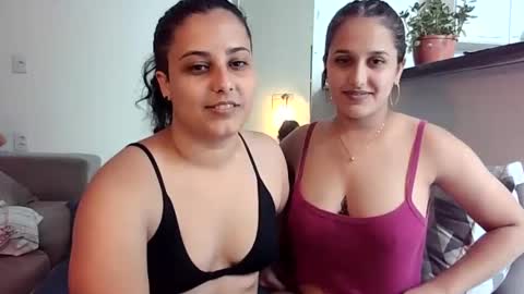 Snapshot of lesbiancouplebrazil2025 chatting on January 2025 06:31:01 PM lesbiancouplebrazil2025 online show from January 2025 06:31:01 PM