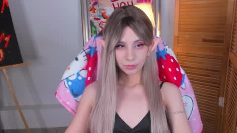 Eveline online show from April 2026 01:28:01 AM