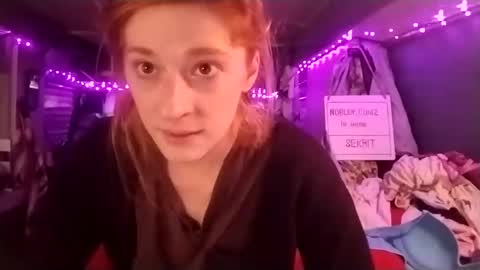 Snapshot of lesleygumgrass chatting on February 2025 05:37:01 PM LesleyGumGrass- The Boring Trans girl online show from February 2025 05:37:01 PM