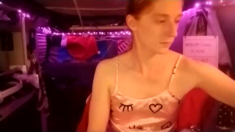 Snapshot of lesleygumgrass chatting on February 2025 12:59:01 AM LesleyGumGrass- The Boring Trans girl online show from February 2025 12:59:01 AM