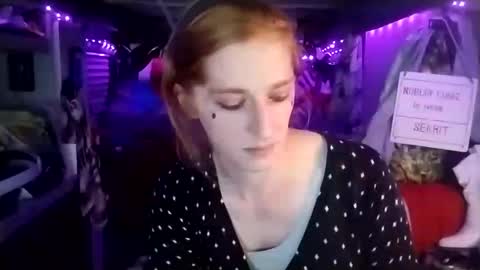 Snapshot of lesleygumgrass chatting on February 2025 01:21:02 AM LesleyGumGrass- The Boring Trans girl online show from February 2025 01:21:02 AM