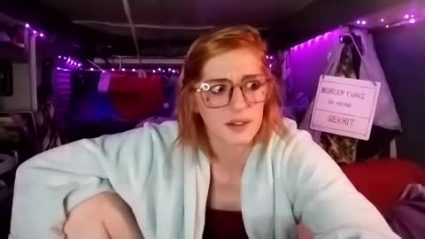 Snapshot of lesleygumgrass chatting on February 2025 08:07:01 AM LesleyGumGrass- The Boring Trans girl online show from February 2025 08:07:01 AM