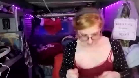 Snapshot of lesleygumgrass chatting on February 2025 12:05:01 AM LesleyGumGrass- The Boring Trans girl online show from February 2025 12:05:01 AM