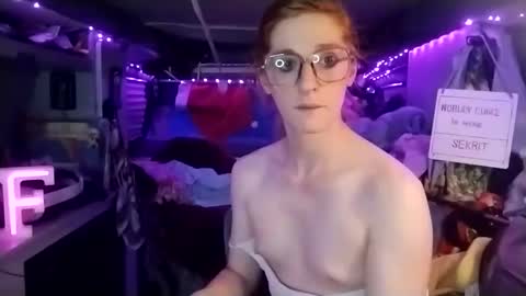 Snapshot of lesleygumgrass chatting on February 2025 11:41:02 PM LesleyGumGrass- The Boring Trans girl online show from February 2025 11:41:02 PM