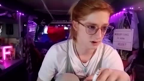 Snapshot of lesleygumgrass chatting on February 2025 06:00:02 PM LesleyGumGrass- The Boring Trans girl online show from February 2025 06:00:02 PM