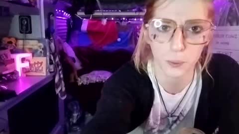 Snapshot of lesleygumgrass chatting on February 2025 12:43:01 AM LesleyGumGrass- The Boring Trans girl online show from February 2025 12:43:01 AM