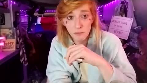 Snapshot of lesleygumgrass chatting on February 2025 06:31:01 PM LesleyGumGrass- The Boring Trans girl online show from February 2025 06:31:01 PM