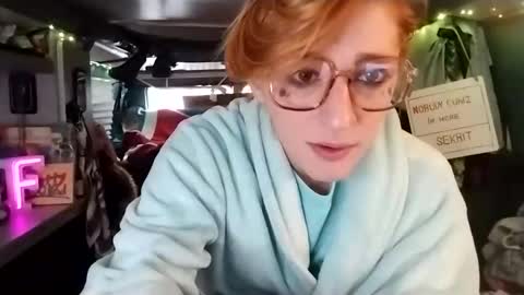 Snapshot of lesleygumgrass chatting on February 2025 07:25:01 PM LesleyGumGrass- The Boring Trans girl online show from February 2025 07:25:01 PM
