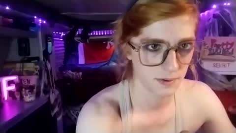 Snapshot of lesleygumgrass chatting on March 2025 12:18:01 AM LesleyGumGrass- The Boring Trans girl online show from March 2025 12:18:01 AM
