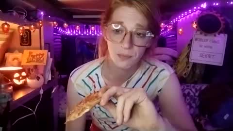 Snapshot of lesleygumgrass chatting on September 2025 06:24:02 AM LesleyGumGrass- The Boring Trans girl online show from September 2025 06:24:02 AM