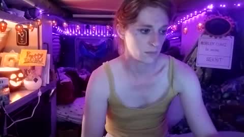Snapshot of lesleygumgrass chatting on September 2025 12:11:01 AM LesleyGumGrass- The Boring Trans girl online show from September 2025 12:11:01 AM