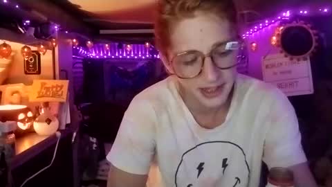 Snapshot of lesleygumgrass chatting on September 2025 02:54:02 AM LesleyGumGrass- The Boring Trans girl online show from September 2025 02:54:02 AM