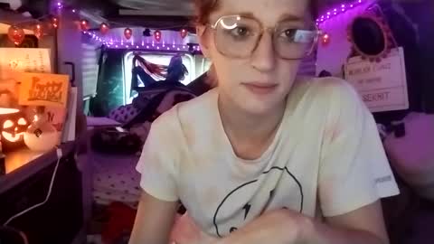 Snapshot of lesleygumgrass chatting on September 2025 05:58:01 PM LesleyGumGrass- The Boring Trans girl online show from September 2025 05:58:01 PM