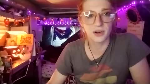 Snapshot of lesleygumgrass chatting on September 2025 12:18:01 PM LesleyGumGrass- The Boring Trans girl online show from September 2025 12:18:01 PM