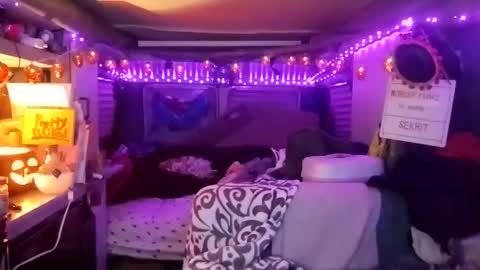 Snapshot of lesleygumgrass chatting on September 2025 05:33:01 AM LesleyGumGrass- The Boring Trans girl online show from September 2025 05:33:01 AM