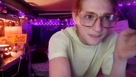 Snapshot of lesleygumgrass chatting on September 2025 01:55:02 AM LesleyGumGrass- The Boring Trans girl online show from September 2025 01:55:02 AM