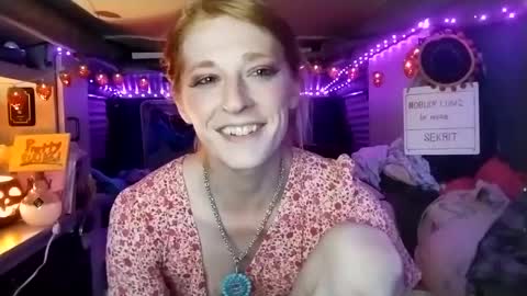 Snapshot of lesleygumgrass chatting on October 2025 02:21:02 AM LesleyGumGrass- The Boring Trans girl online show from October 2025 02:21:02 AM