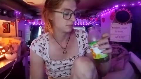 Snapshot of lesleygumgrass chatting on October 2025 05:43:01 PM LesleyGumGrass- The Boring Trans girl online show from October 2025 05:43:01 PM