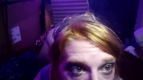 Snapshot of lesleygumgrass chatting on October 2025 02:43:02 AM LesleyGumGrass- The Boring Trans girl online show from October 2025 02:43:02 AM