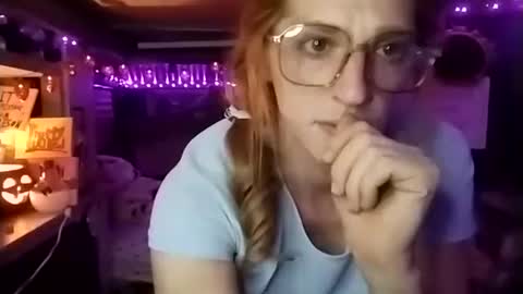Snapshot of lesleygumgrass chatting on October 2025 05:17:02 AM LesleyGumGrass- The Boring Trans girl online show from October 2025 05:17:02 AM