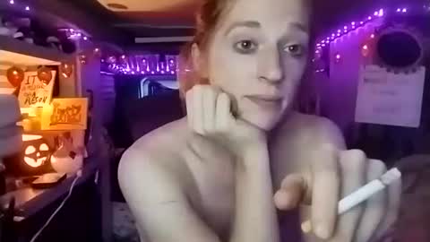 Snapshot of lesleygumgrass chatting on October 2025 10:09:01 PM LesleyGumGrass- The Boring Trans girl online show from October 2025 10:09:01 PM