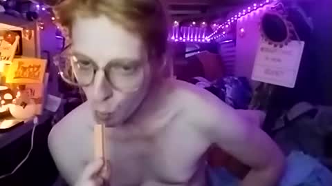 Snapshot of lesleygumgrass chatting on October 2025 09:49:02 PM LesleyGumGrass- The Boring Trans girl online show from October 2025 09:49:02 PM
