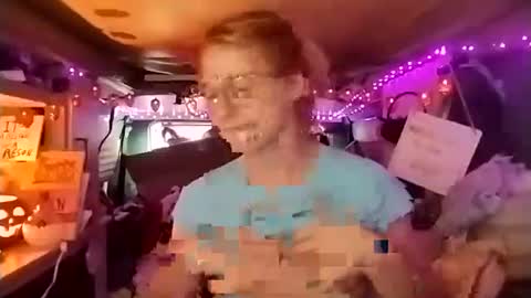Snapshot of lesleygumgrass chatting on October 2025 04:53:02 PM LesleyGumGrass- The Boring Trans girl online show from October 2025 04:53:02 PM