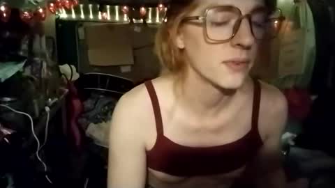 Snapshot of lesleygumgrass chatting on April 2026 01:19:01 AM LesleyGumGrass- The Boring Trans girl online show from April 2026 01:19:01 AM