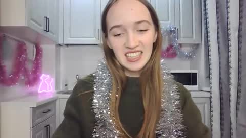  LESLIE   online show from December 2024 08:05:02 PM