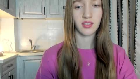  LESLIE   online show from November 2025 06:28:02 PM