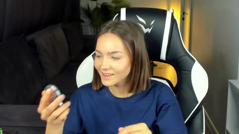 Snapshot of leslie_scottt chatting on May 2026 01:10:02 AM Leslie online show from May 2026 01:10:02 AM