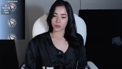 leslie  online show from February 2025 02:53:01 AM