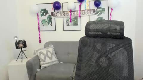 Snapshot of leslyflorez chatting on February 2025 08:20:02 PM Lesly online show from February 2025 08:20:02 PM