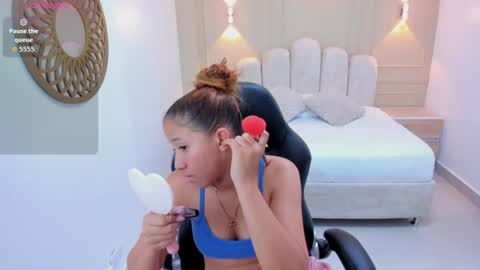 Snapshot of leslysimpson chatting on June 2026 07:30:02 PM online show from June 2026 07:30:02 PM