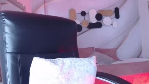 Snapshot of lessboobs_gh chatting on December 2024 06:21:01 PM Less online show from December 2024 06:21:01 PM