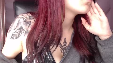 Snapshot of lessboobs_gh chatting on December 2024 04:03:02 PM Less online show from December 2024 04:03:02 PM