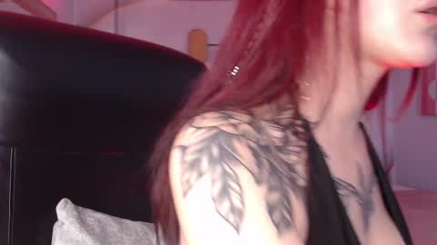 Snapshot of lessboobs_gh chatting on December 2024 02:52:02 PM Less online show from December 2024 02:52:02 PM