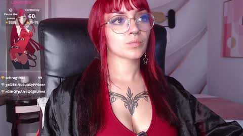 Snapshot of lessboobs_gh chatting on January 2025 05:58:01 PM Less online show from January 2025 05:58:01 PM