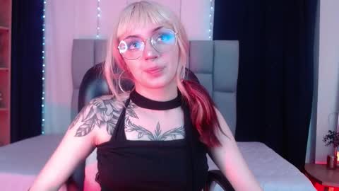 Snapshot of lessboobs_gh chatting on February 2025 11:08:02 AM Less online show from February 2025 11:08:02 AM