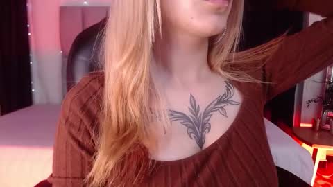 Snapshot of lessboobs_gh chatting on February 2025 05:50:01 PM Less online show from February 2025 05:50:01 PM